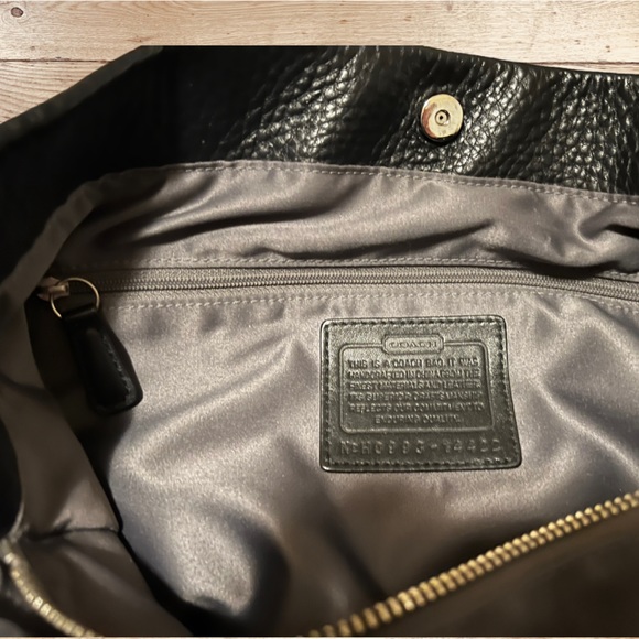 Classic COACH Shoulder Bag 13”x9”x4” Outside zip pocket Roomy. Black/deep tan. - Picture 5 of 13